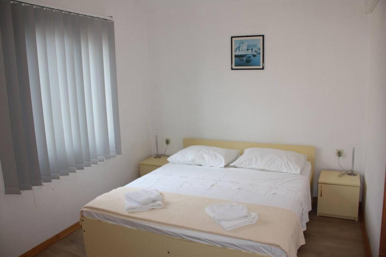 Apartments And Rooms Barbara Lastovo Exterior foto